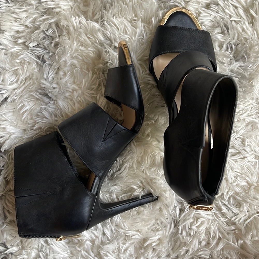 JESSICA SIMPSON - black leather open-toed heeled bootie w/ gold detail - size: 8